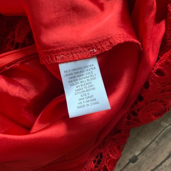 Francesca’s Collections Guipure Red Lace Dress - Picture 4 of 4